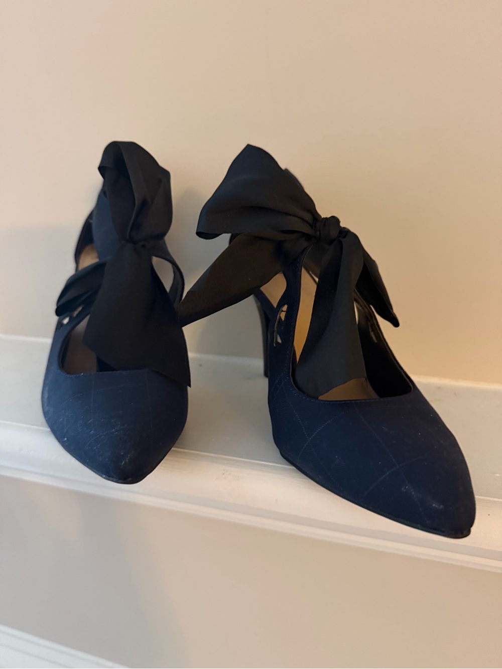 Bow-Tie Pointed Navy Heels for Women - Picture 2 of 3